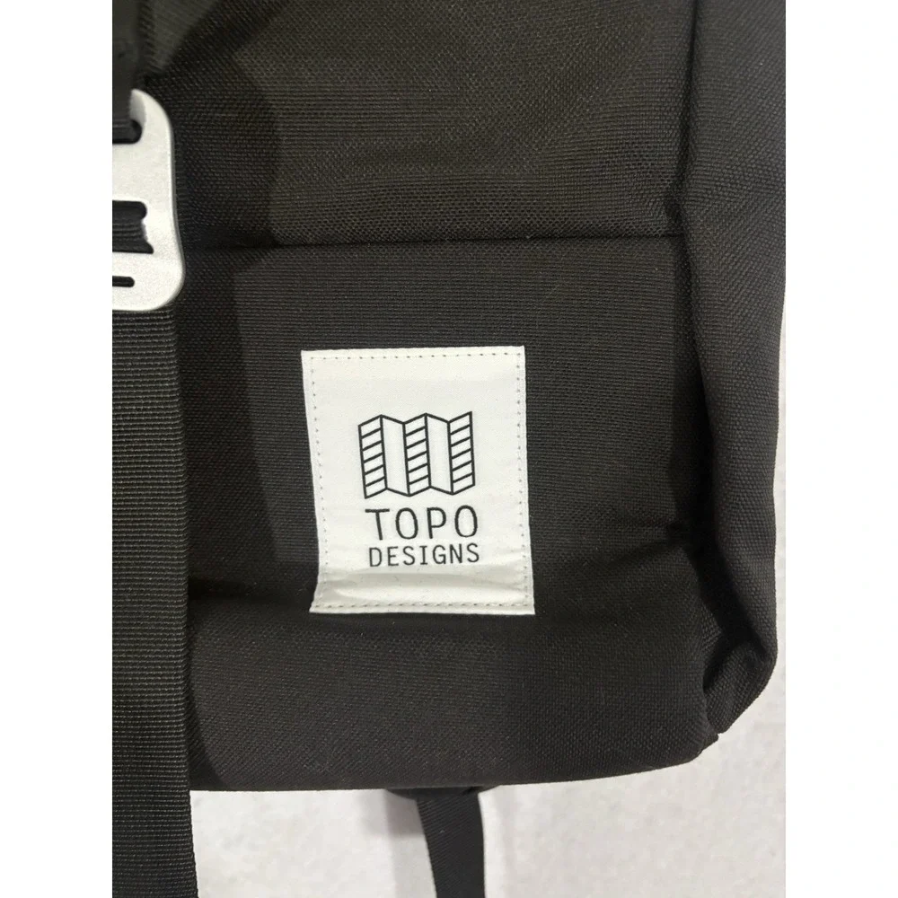 Topo DOWL EMBROIDERED Backpack Black Cinch Flap DayBag Laptop 23L Rooster